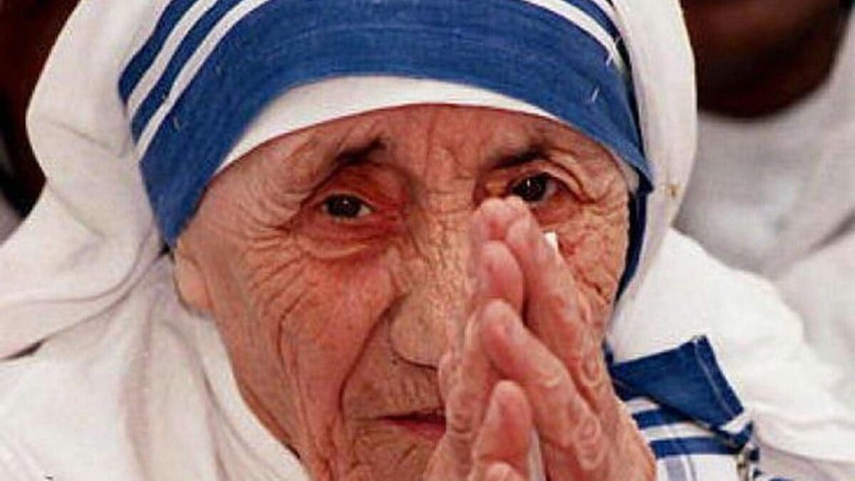Maica Teresa, o femeie care a dedicat viața sa slujirii umanității