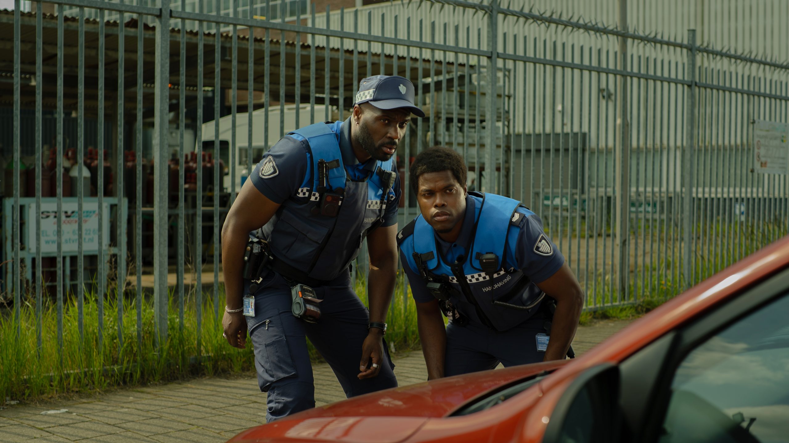Recenzie Almost Cops de pe Netflix: rezumat, păreri și date despre actori