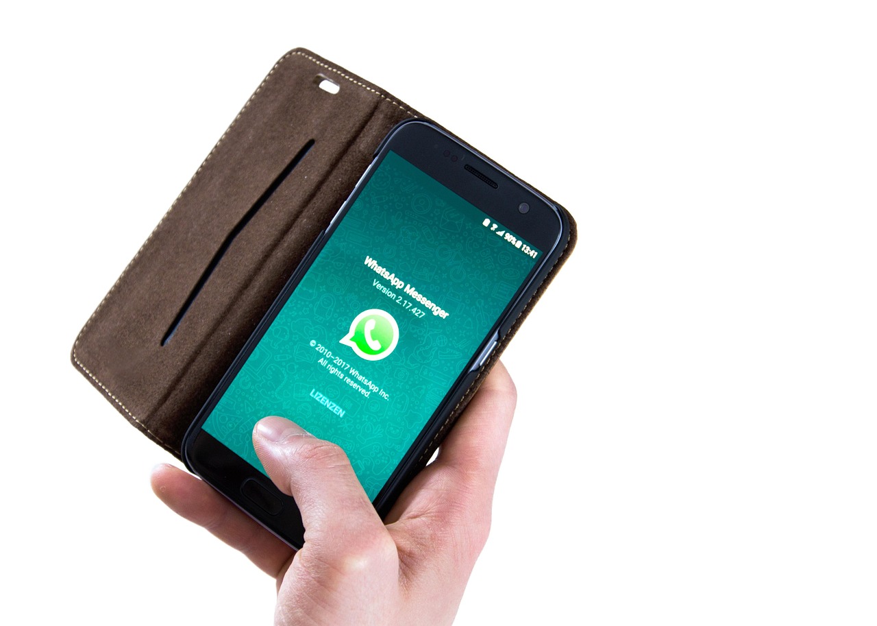 Glume de 1 Aprilie pe WhatsApp: exemple de mesaje care pot deveni virale